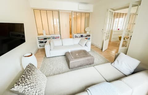 Top Airbnb: Luxury 6ppl apt, 1 min to beach in town center in Biarritz