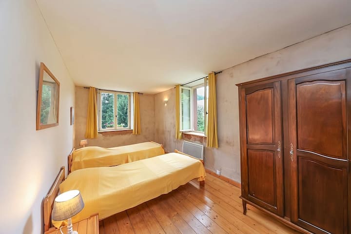 Спалня 2 единични легла във вила Mirabelle - Domaine de Marmonfosse