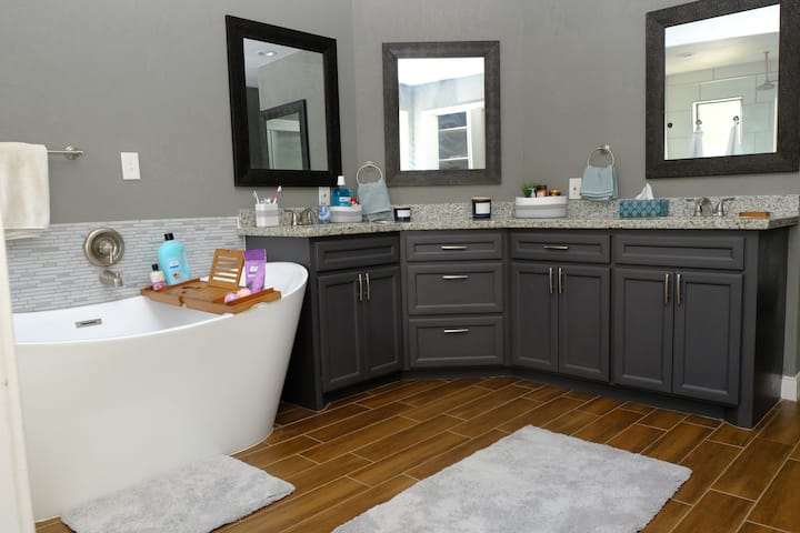 ห้องน้ำที่ได้รับแรงบันดาลใจจากสปาพร้อมเกลือในห้องน้ำฟรี 