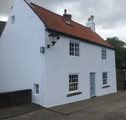 Unique seaside 3-bed room cottage with log burner
