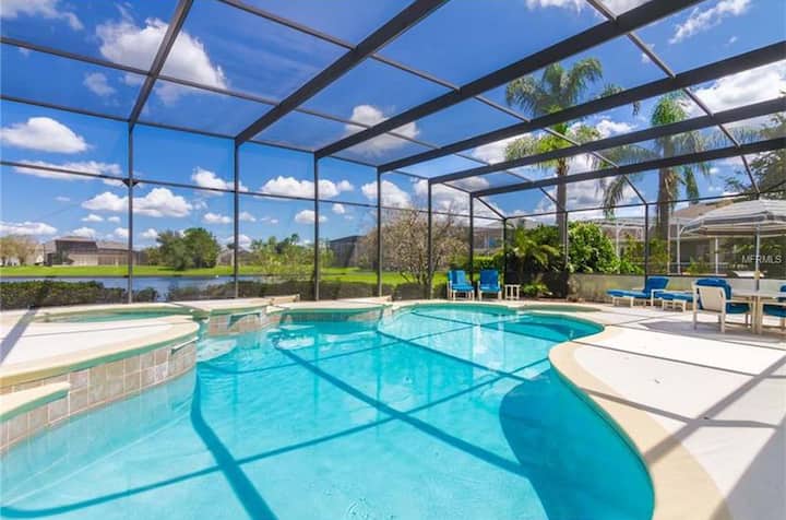 Cheerful 8-br Villa With Pool, Cinema & Lake View - Four Corners, FL