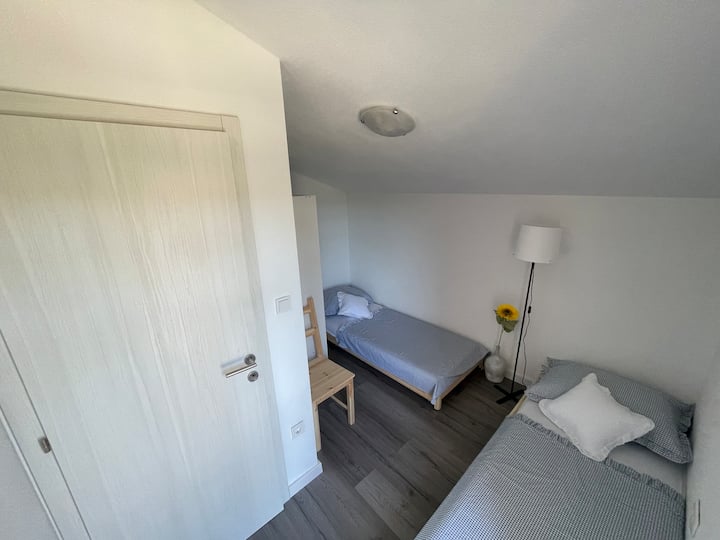 2nd floor, 3rd room