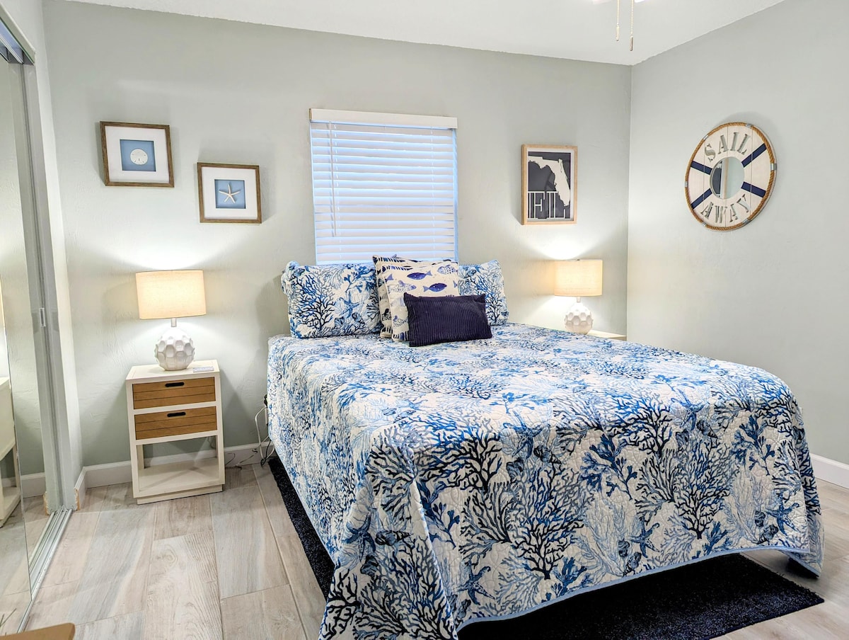 Daytona Delight! Private Pool! Beach Close By!