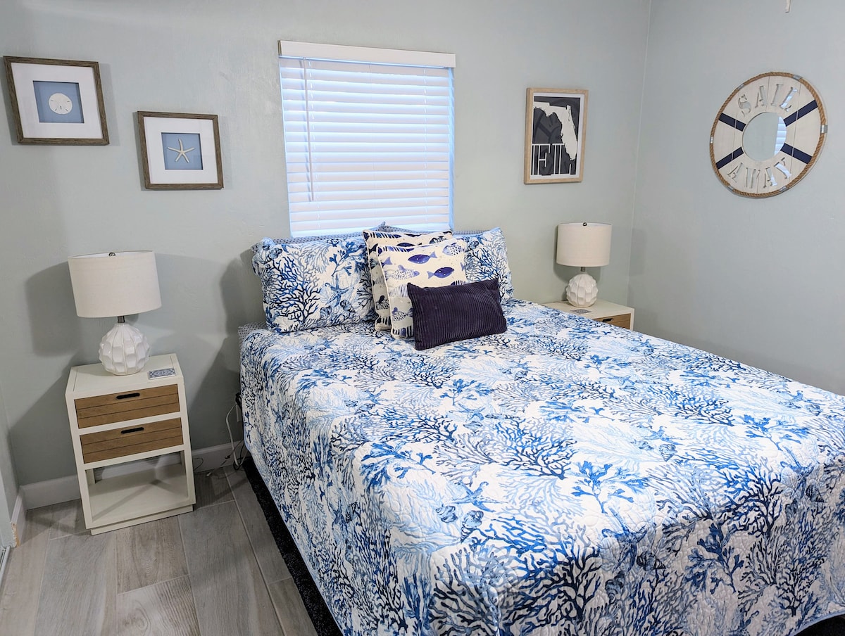 Daytona Delight! Private Pool! Beach Close By!