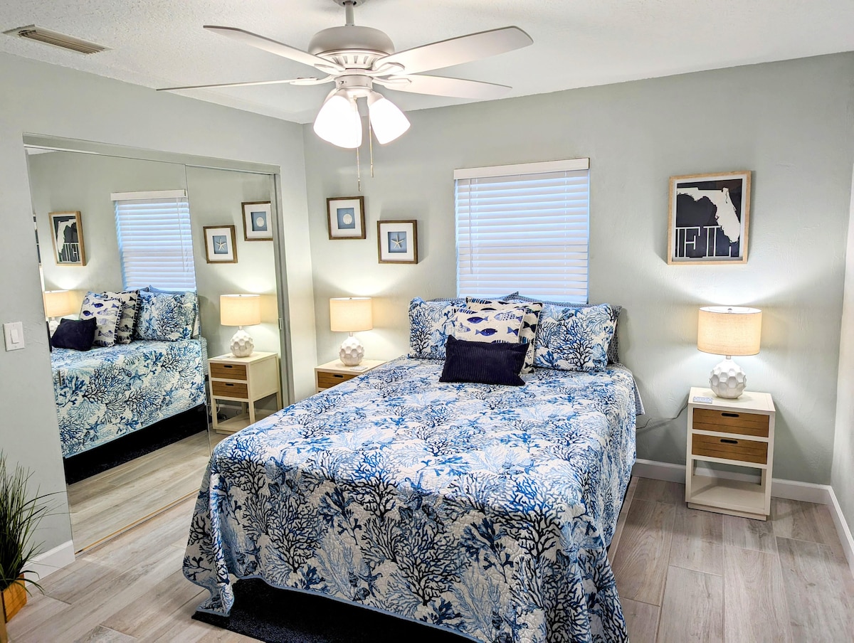 Daytona Delight! Private Pool! Beach Close By!