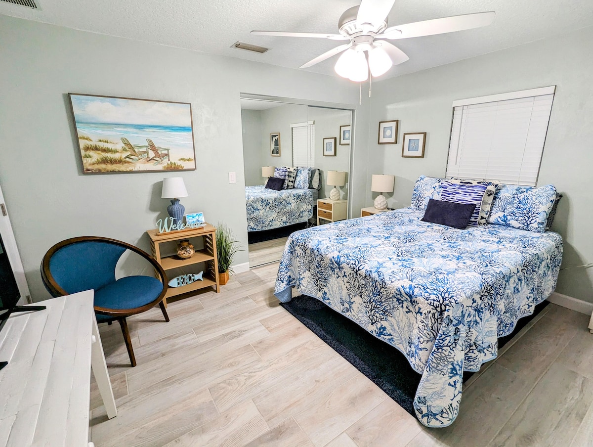 Daytona Delight! Private Pool! Beach Close By!