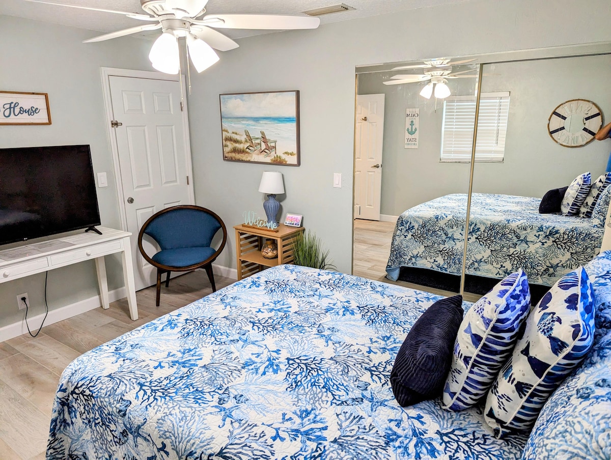 Daytona Delight! Private Pool! Beach Close By!