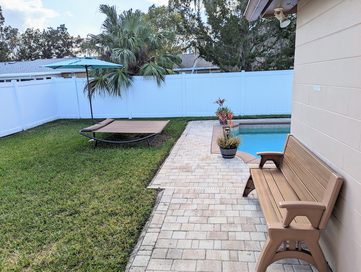 Daytona Delight! Private Pool! Beach Close By!