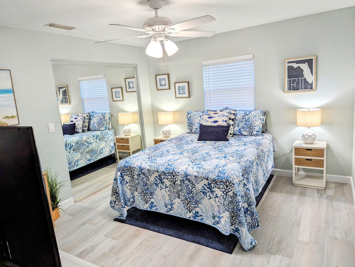 Daytona Delight! Private Pool! Beach Close By!