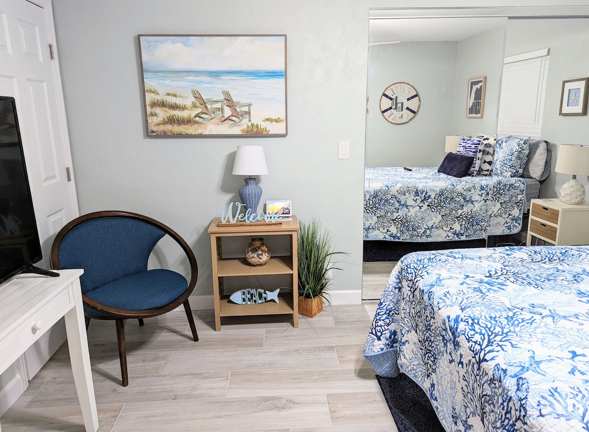 Daytona Delight! Private Pool! Beach Close By!