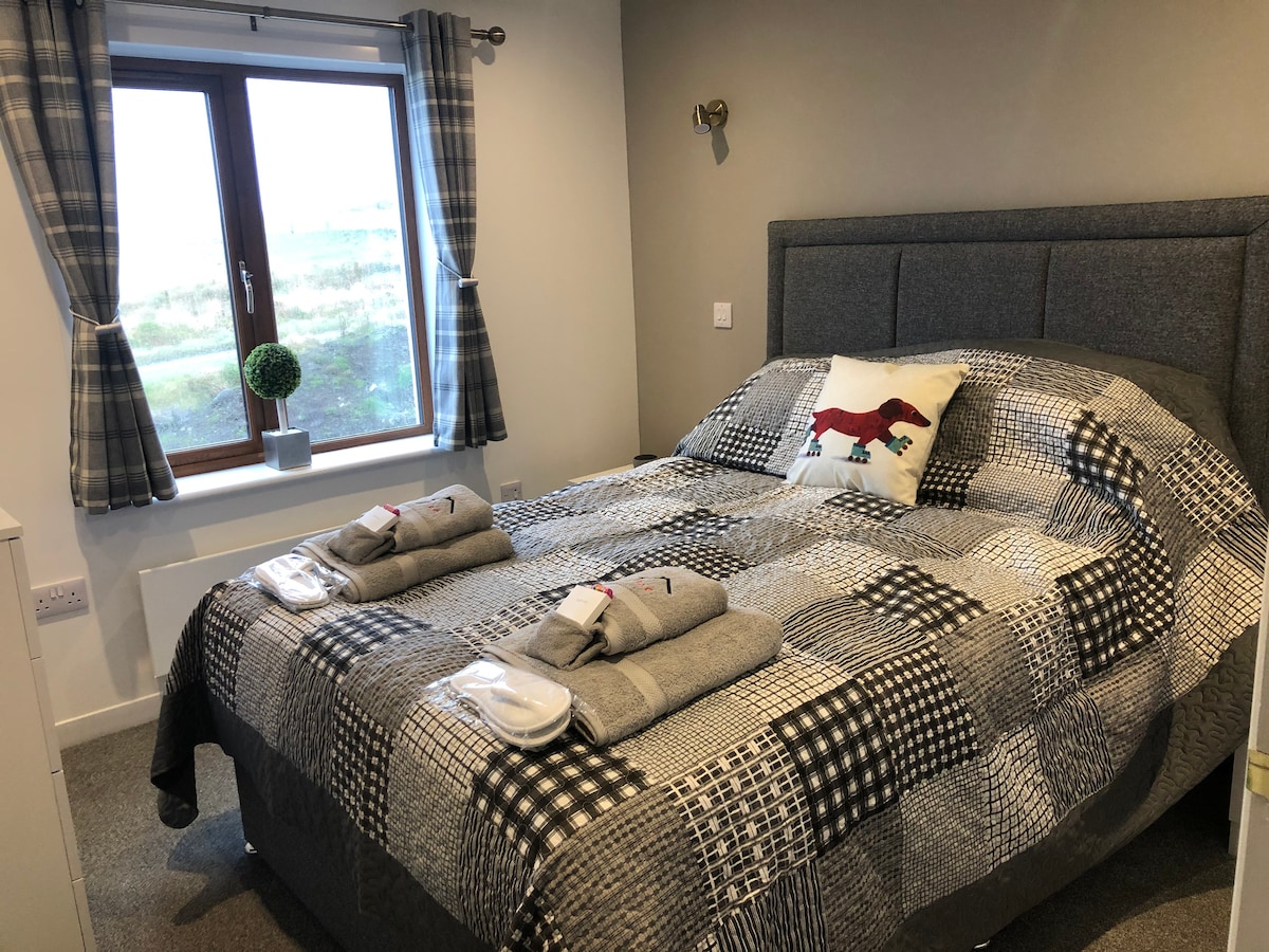 Double Bedroom to front of property