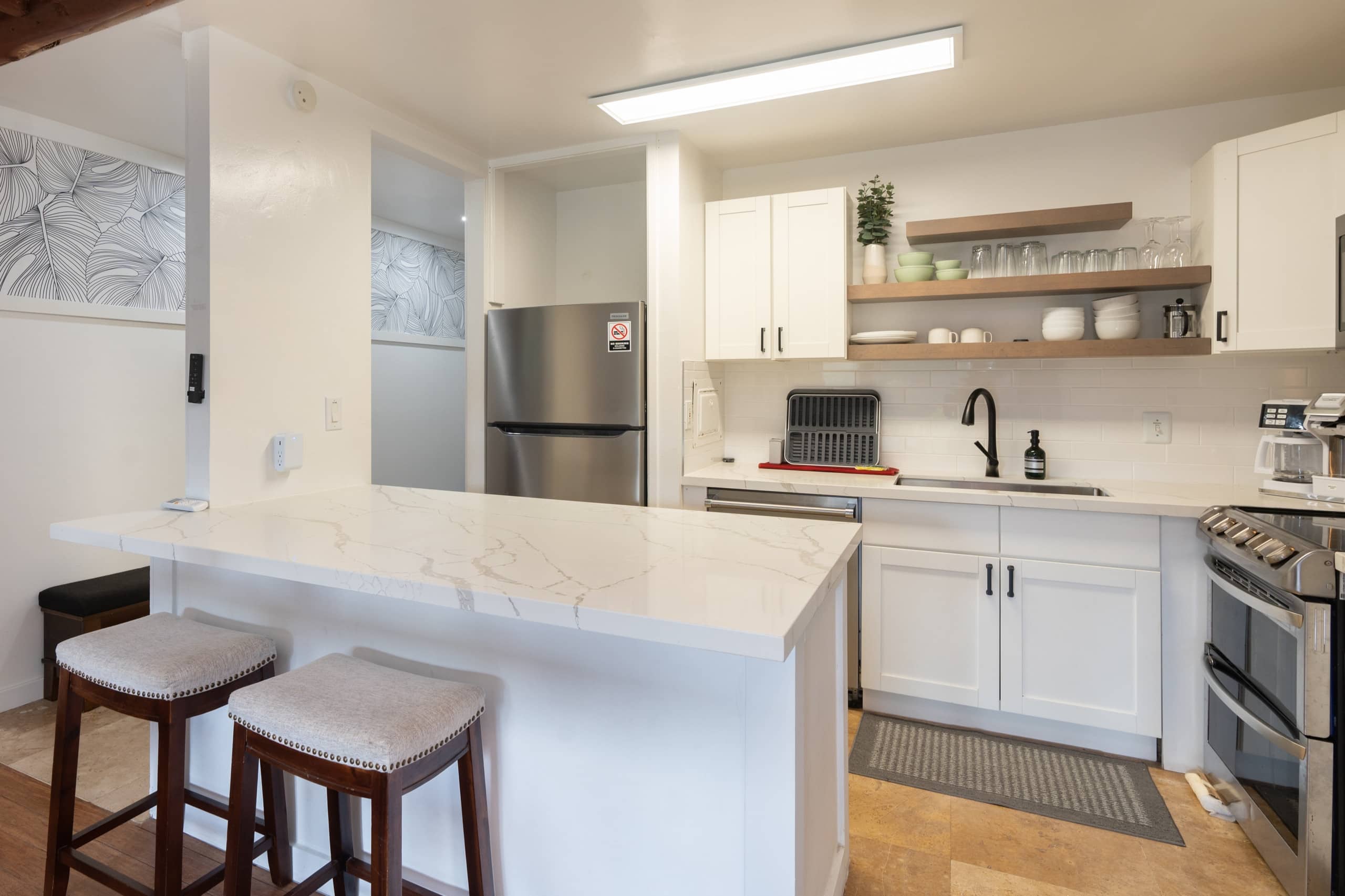 Stylish Spacious North Shore Loft near Turtle Bay - Image 4