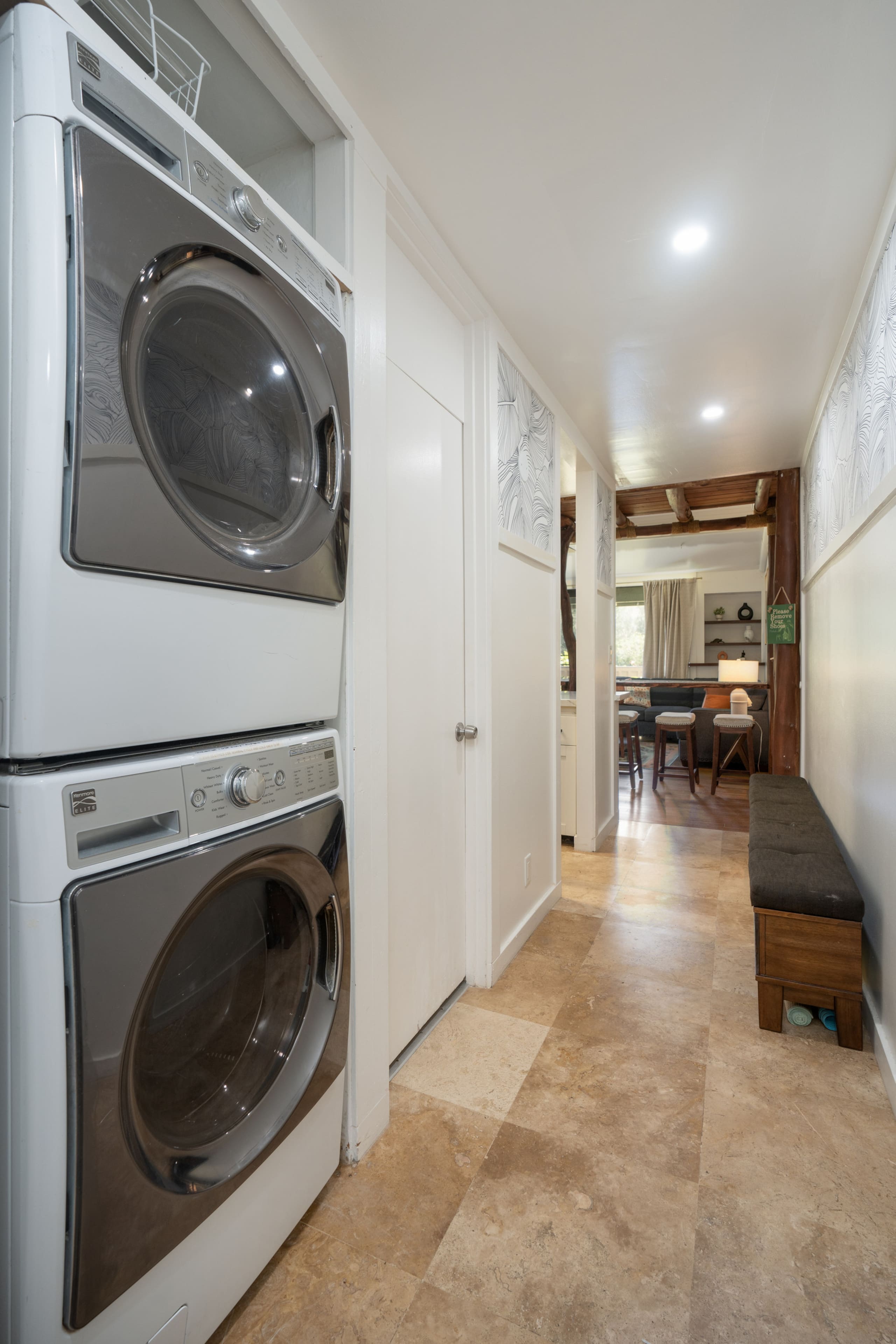 Stylish Spacious North Shore Loft near Turtle Bay - Image 11