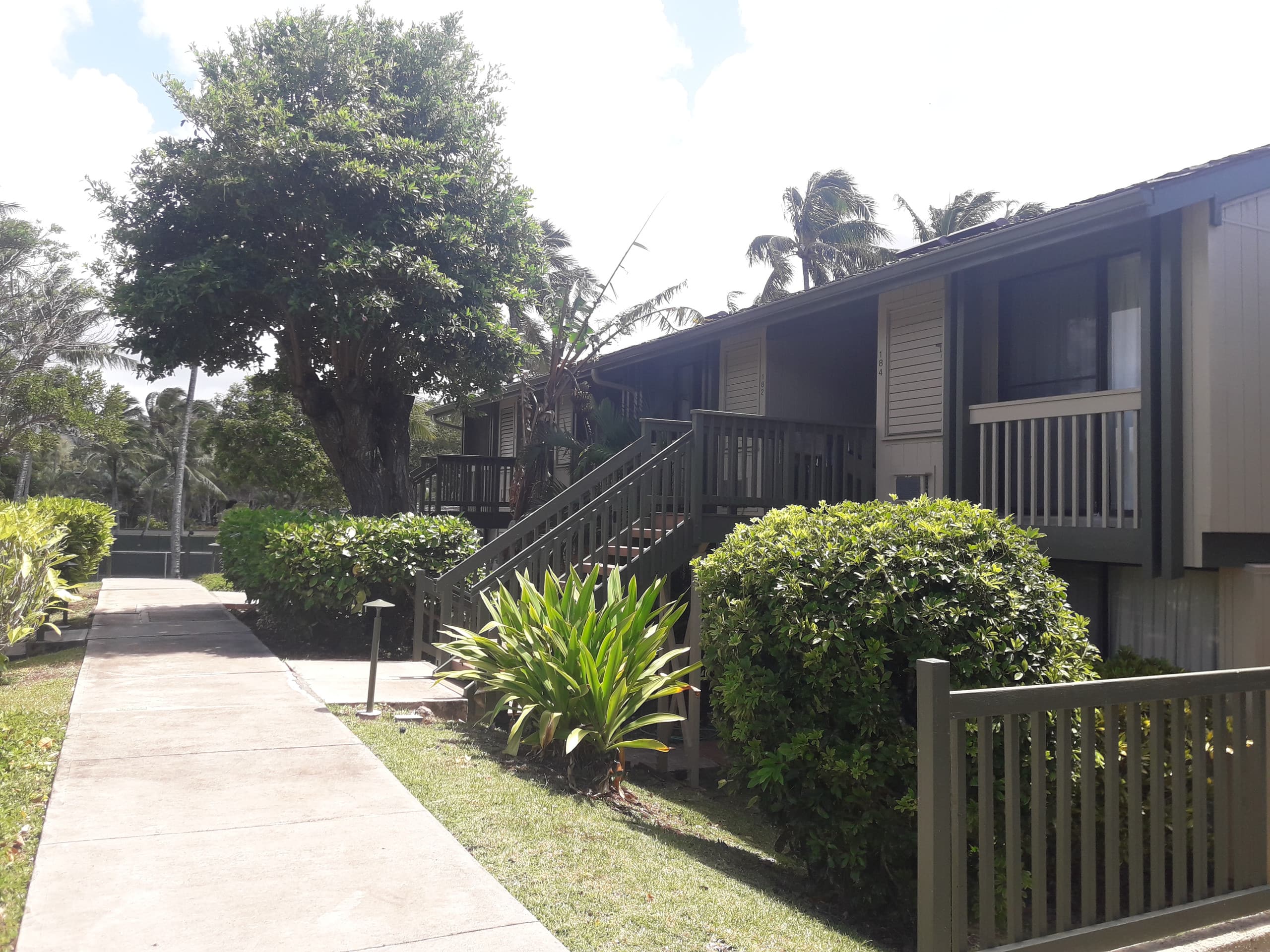 Stylish Spacious North Shore Loft near Turtle Bay - Image 17