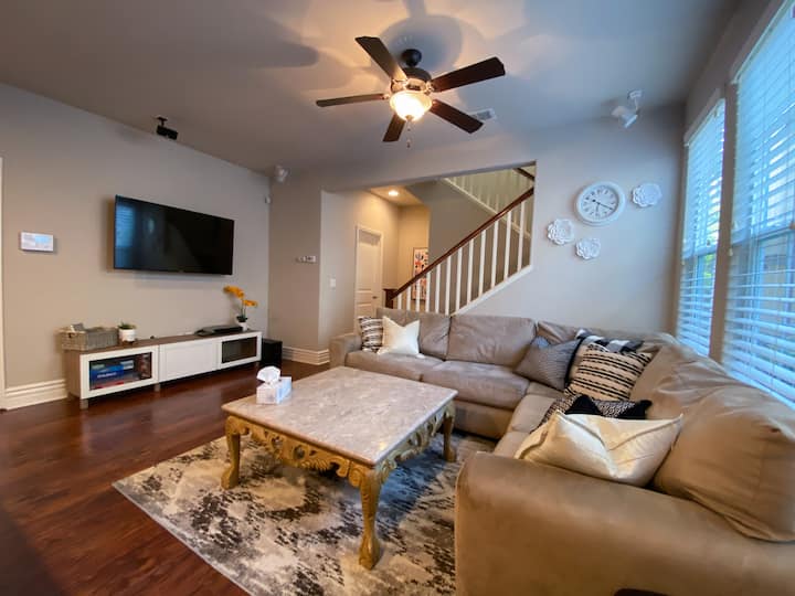 Modern, Bright Home With Spacious Master Suite - Rocklin