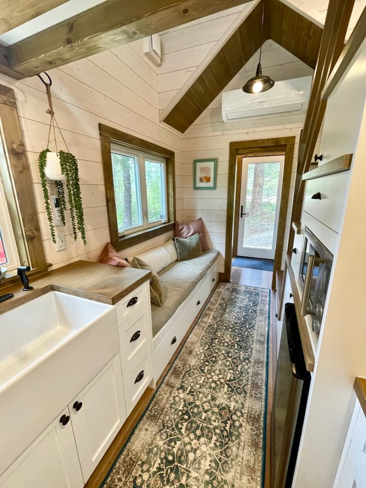 Mnogo različitih stropnih linija zabilježit će vaše zanimanje tijekom vašeg boravka