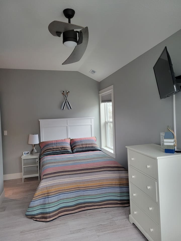 Chumba cha kulala cha ghorofani #2, kitanda cha ukubwa kamili pamoja na futon