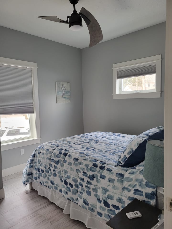 Chumba cha kulala cha ghorofa ya chini, kitanda cha malkia