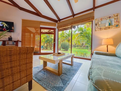 Tropical & Quiet Condo, with pool, Close to Beach