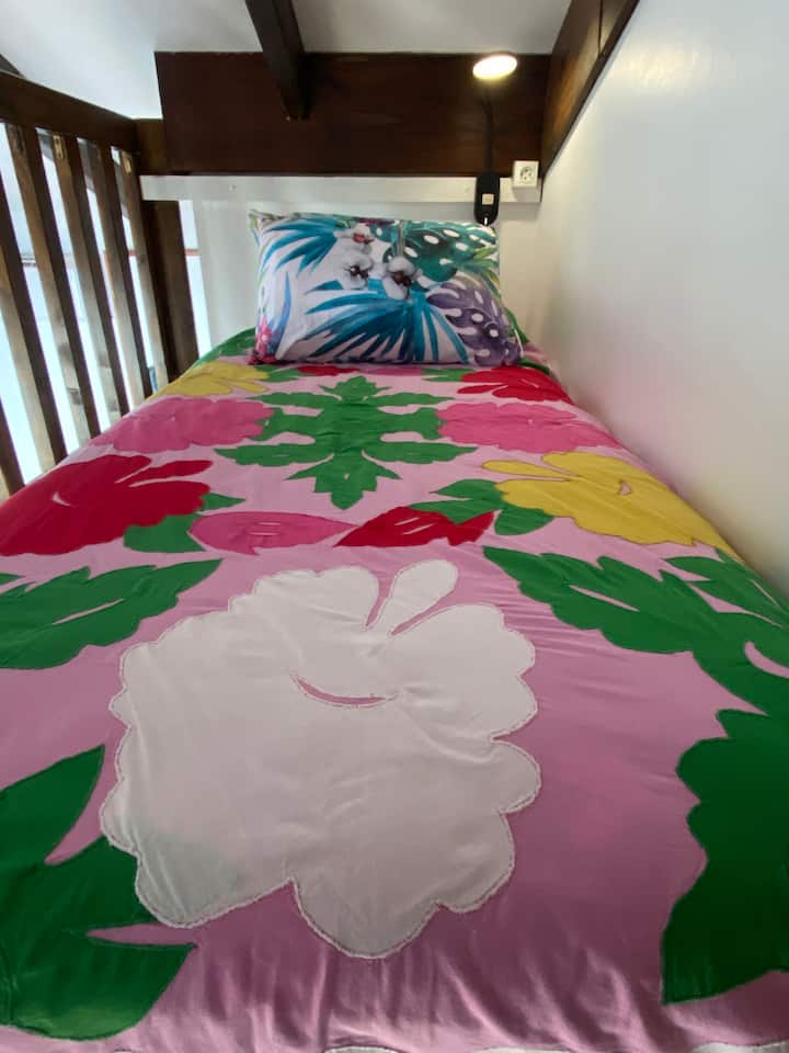 غرفة نوم 2 سرير الميزانين