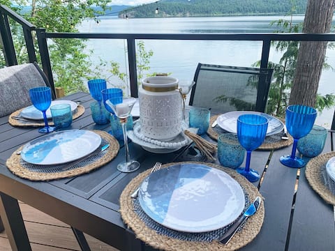 Beautiful lakefront home away from home.