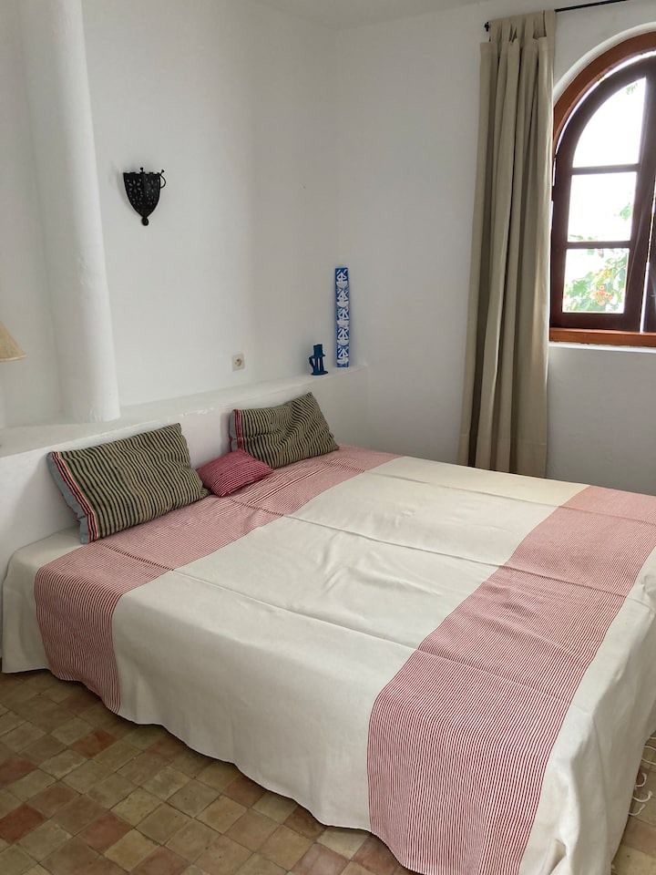 Საძინებელი № 2, 2 ერთადგილიანი საწოლი

Საძინებელი № 2, 2 ერთადგილიანი საწოლი