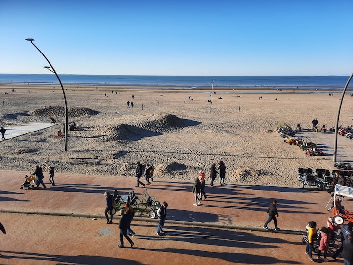 La Panne : App. Moderne Vue Sur Mer Avec Garage. - De Panne