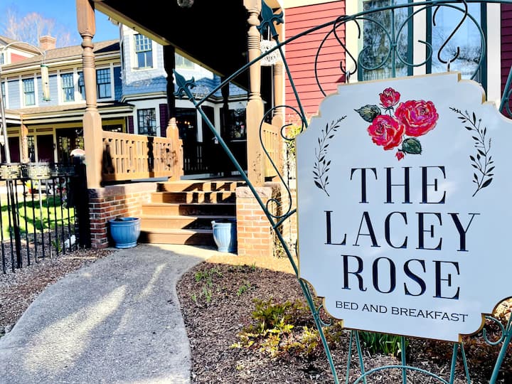 The Lacey Rose Golden Room Bed and breakfasts for Rent in Belchertown, Massachusetts, United