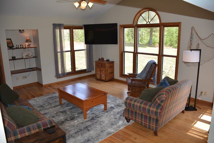 *Hot Tub*canoes! Northwoods 3 Bed/2 Bath Retreat! - St. Germain, WI