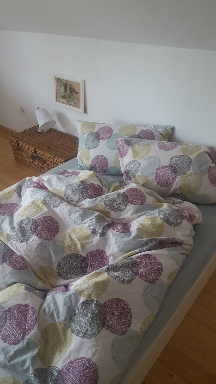 Jedna 1,20 m široká posteľ...pre jedného alebo dvoch zamilovaných?