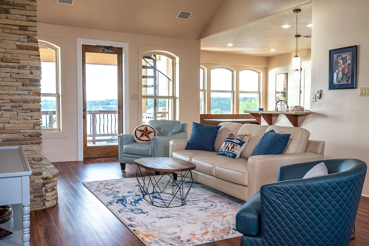 Popular Airbnb listing: Lake Travis Waterfront Home w/Private Boat Dock in Lakeway