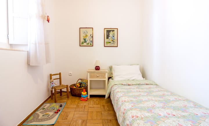 Chumba cha 3
(kitanda 1 kinachoweza kukunjwa - chumba cha watoto ).