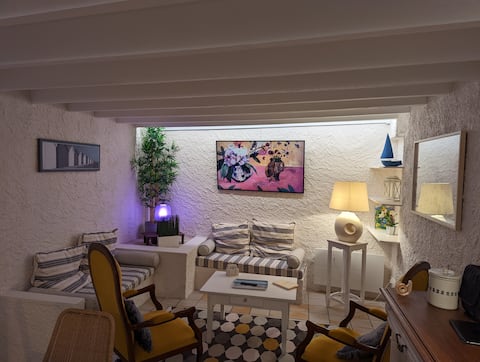 Popular Airbnb listing: Le140, Fisherman's House: Sea, Cozy & Smart in Bernières Sur Mer