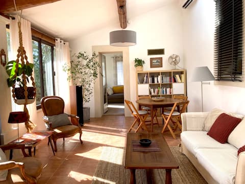 Successful Airbnb property: Spacious and comfortable Hamlet house. in Saint Saturnin Lès Apt