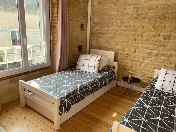 卧室2 ， 1楼， 2张单人床