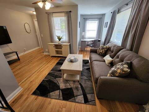 COZY 2Bdr Apt near MDW, Dwtn, United Ctr, Sox, Hwy