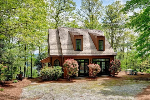Cozy Mountain Cottage