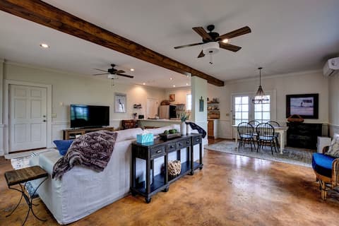 Popular Airbnb listing: Cozy Mountain Cottage in Glenville
