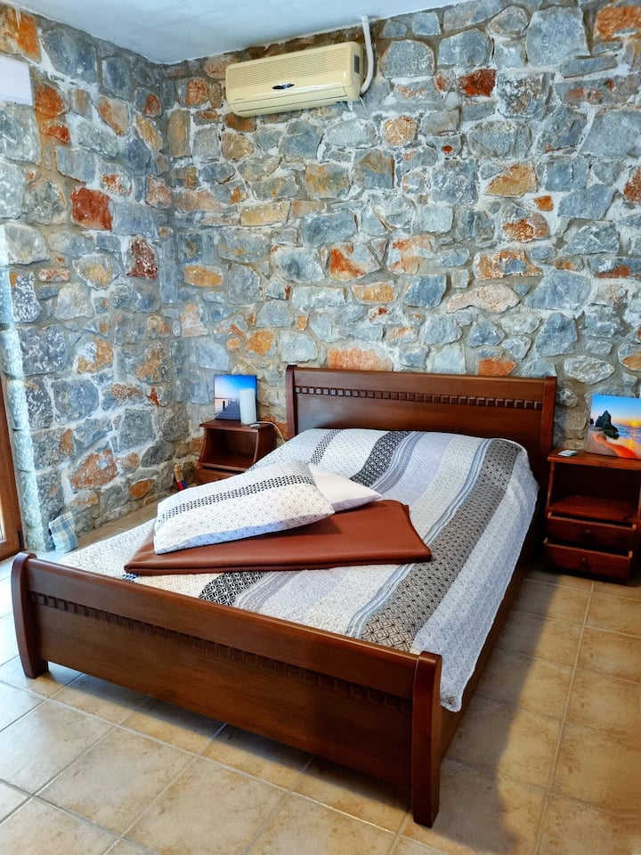 Chumba cha kulala 2 na mtaro wa kibinafsi.