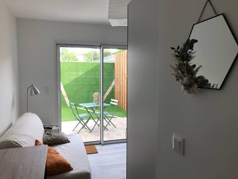 Self-catering studio in a local home