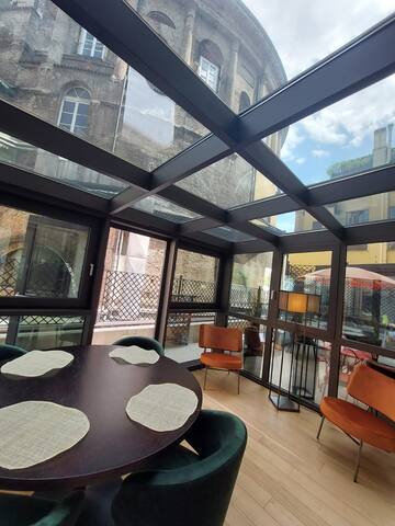 San Babila orangerie double bedroom apartment gallery image 2