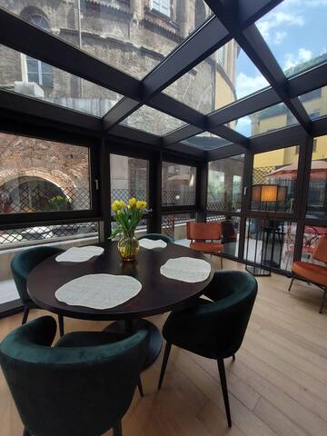 San Babila orangerie double bedroom apartment