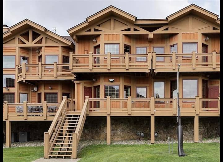 Mountain top Southwind townhouse skiin / skiout Townhouses for Rent