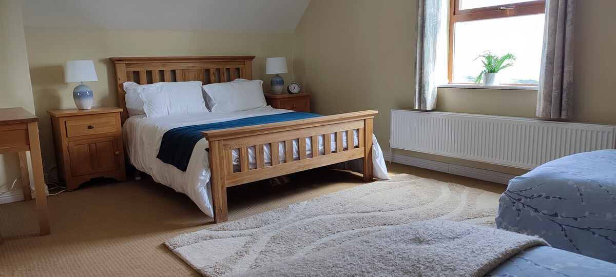 Chumba kikubwa cha kulala cha familia