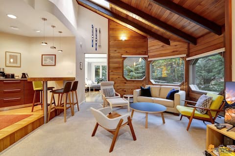 Charming and Private Girdwood Retreat