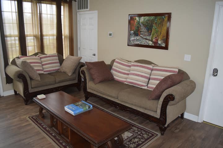 Quiet, Clean & Secure 5bd/5ba Skinny House - Douglas Lake, TN
