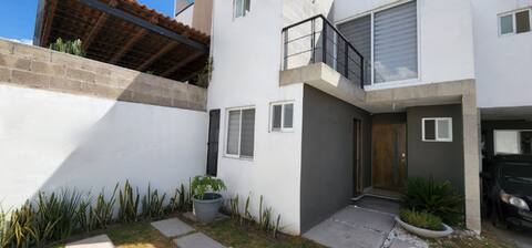 Álamo House, spacious and comfortable in Sonterra with a/ac