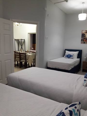 özel bahçe/3 banyo/5 yatak odası/balkon/oturma oda gallery image 4