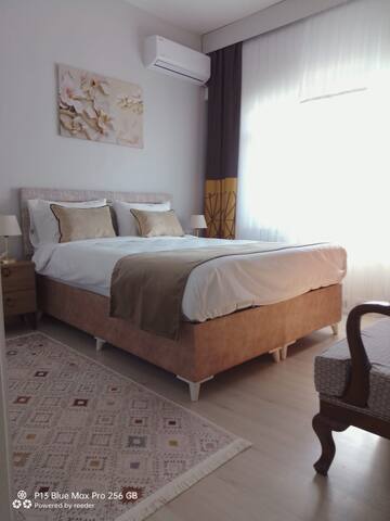 özel bahçe/3 banyo/5 yatak odası/balkon/oturma oda gallery image 2