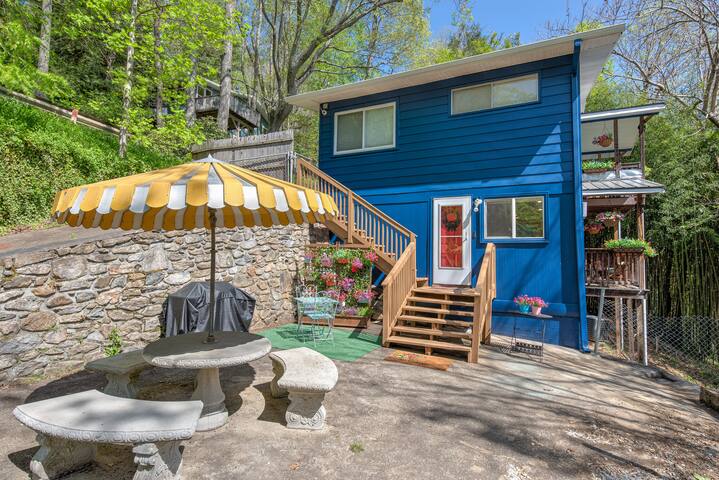 Two Separate DT Asheville MNT Chalets-Zurich 9A&9B gallery image 5